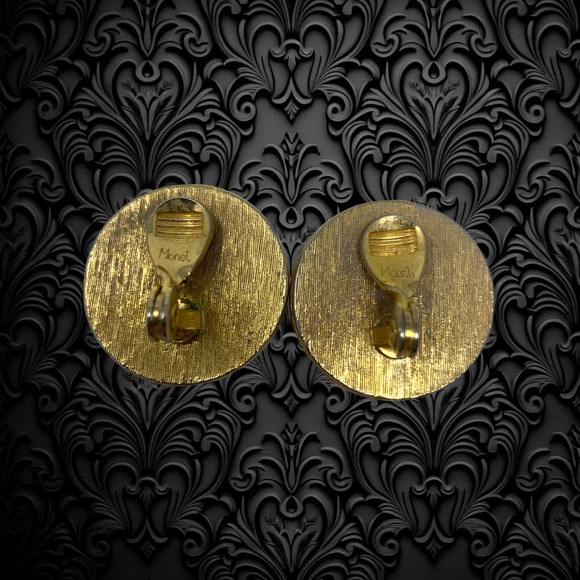 Vintage Monet White Cabochon Button Gold Setting Clip On Earrings 1980s New Wave - Picture 2 of 4